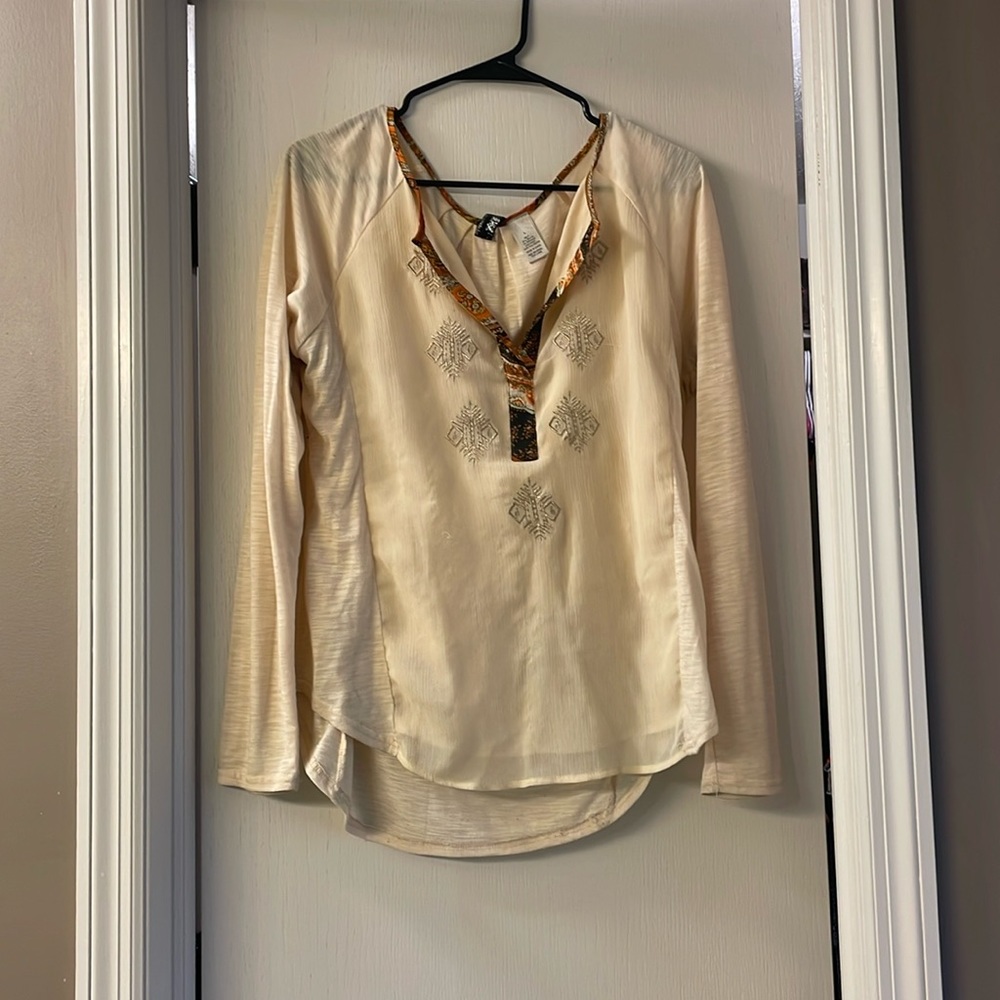 BKE boutique shirt from buckle- loose fitting;